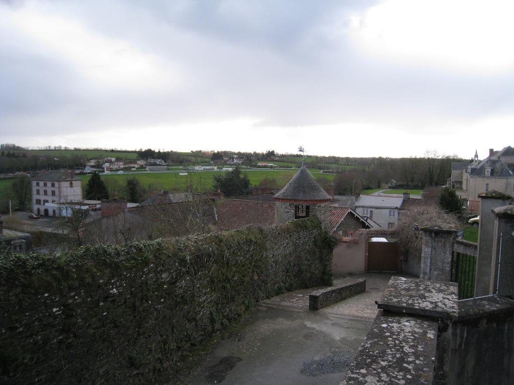Le Logis Des Tourelles Bed and Breakfast Beaupréau Buitenkant foto