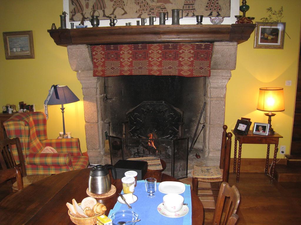 Le Logis Des Tourelles Bed and Breakfast Beaupréau Kamer foto