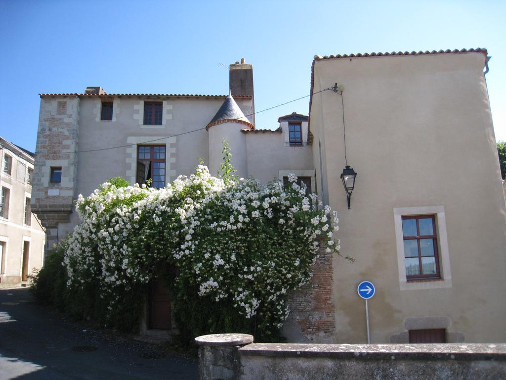 Le Logis Des Tourelles Bed and Breakfast Beaupréau Buitenkant foto