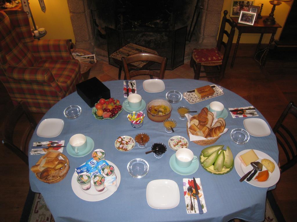 Le Logis Des Tourelles Bed and Breakfast Beaupréau Buitenkant foto