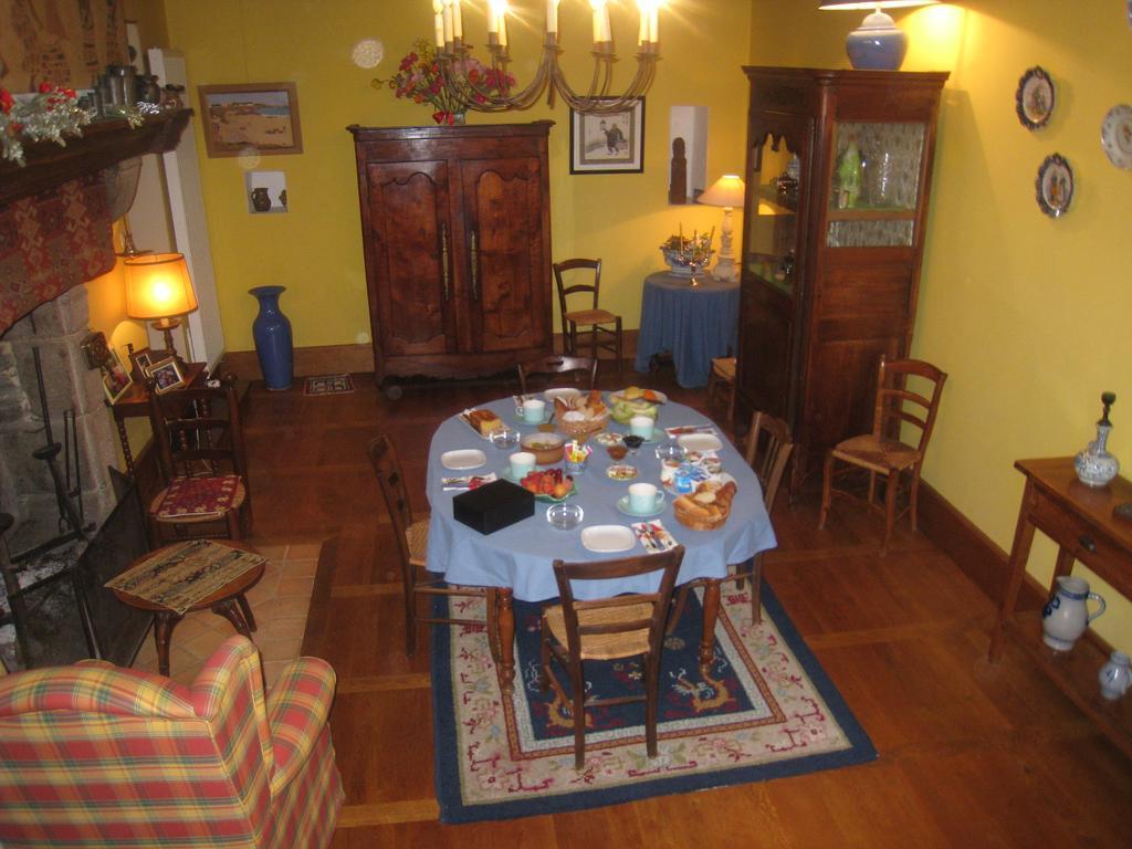 Le Logis Des Tourelles Bed and Breakfast Beaupréau Buitenkant foto